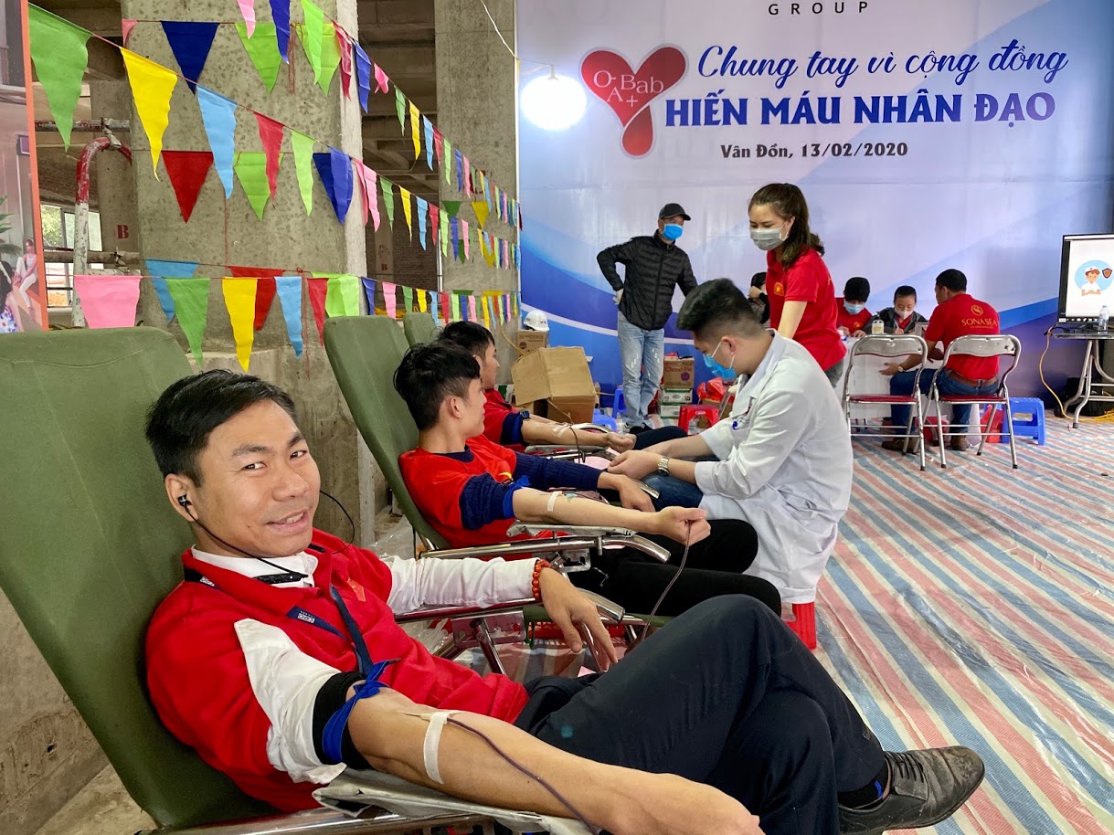 Hàng trăm đơn vị máu được hiến tặng trong chương trình “Chung tay vì cộng đồng – Hiến máu nhân đạo” được diễn ra ngày 13/2.