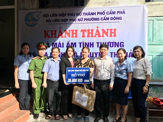 Hội LHPN TP Cẩm Phả phối hợp hỗ trợ nhà mái ấm tình thương cho hội viên ở phường Cẩm Đông.