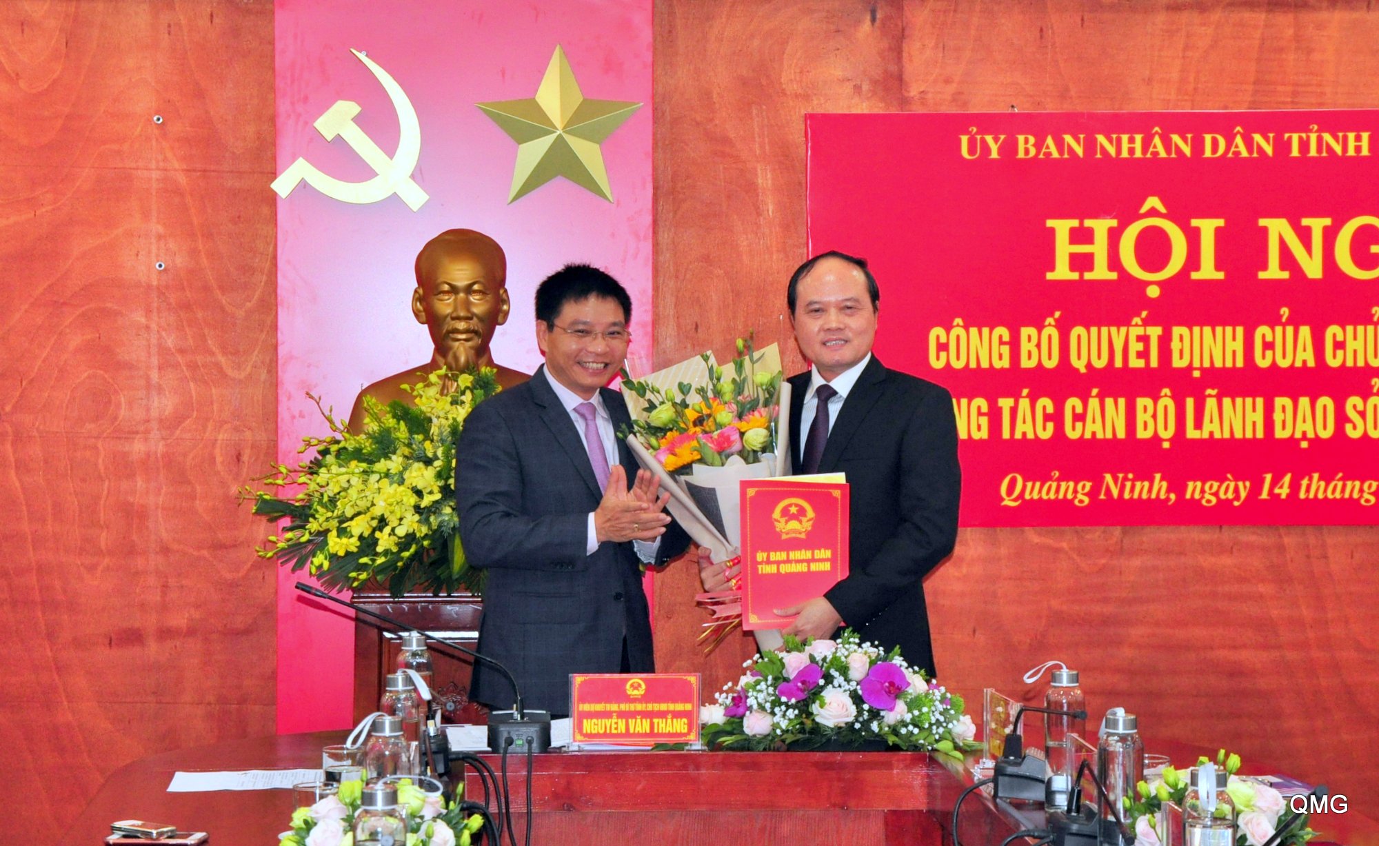 Phó Bí thư Tỉnh ủy, Chủ tịch UBND tỉnh Nguyễn Văn Thắng trao Quyết định
