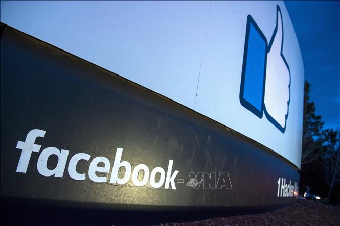 Biểu tượng Facebook tại trụ sở ở Menlo Park, California, Mỹ. Ảnh: AFP/TTXVN