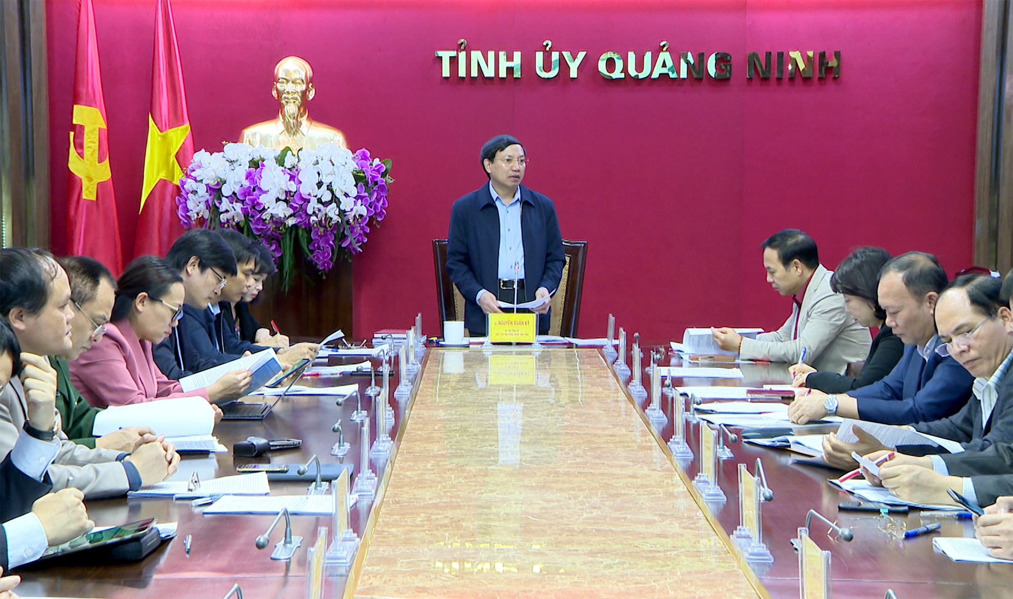 Đồng chí Nguyễn Xuân Ký, Bí thư Tỉnh ủy, Chủ tịch HĐND tỉnh, chủ trì buổi làm việc.