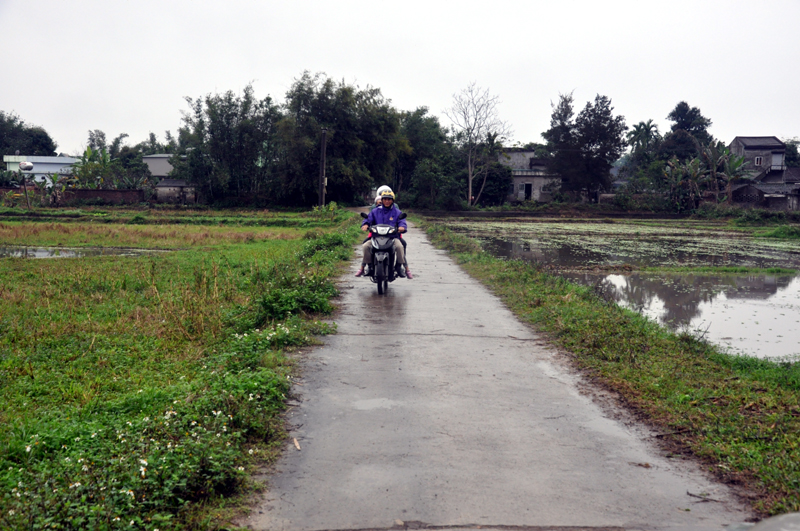 Hệ thống giao thông ở khu vực nông thôn huyện Đầm Hà được bê tông hoá phục vụ đắc lực cho phát triển kinh tế, giảm nghèo bền vững