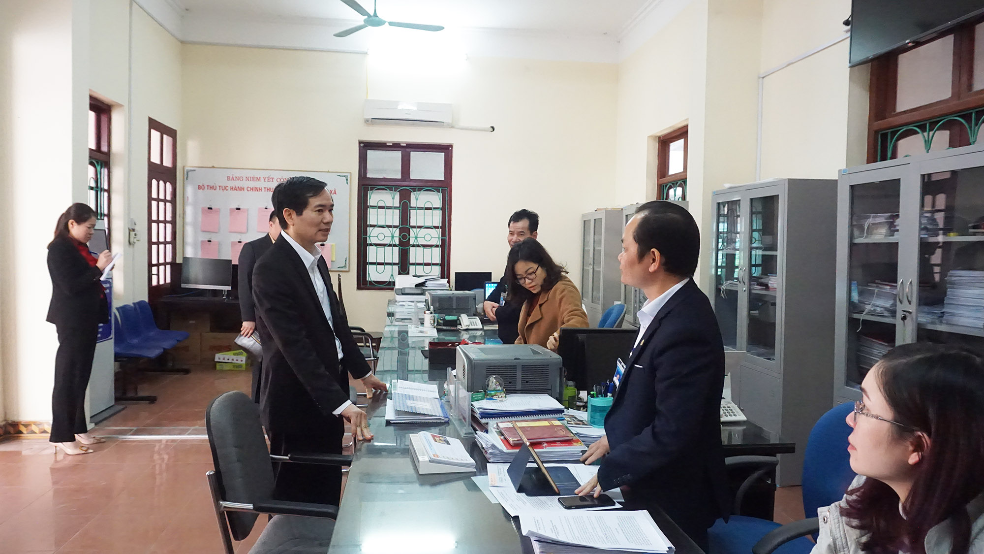 Đoàn công tác Sở Nội vụ kiểm tra đột xuất việc thực hiện kỷ luật, kỷ cương hành chính tại  Bộ phận tiếp nhận và trả kết quả hiện đại tại phường Thượng Yên Công (TP Uông Bí).