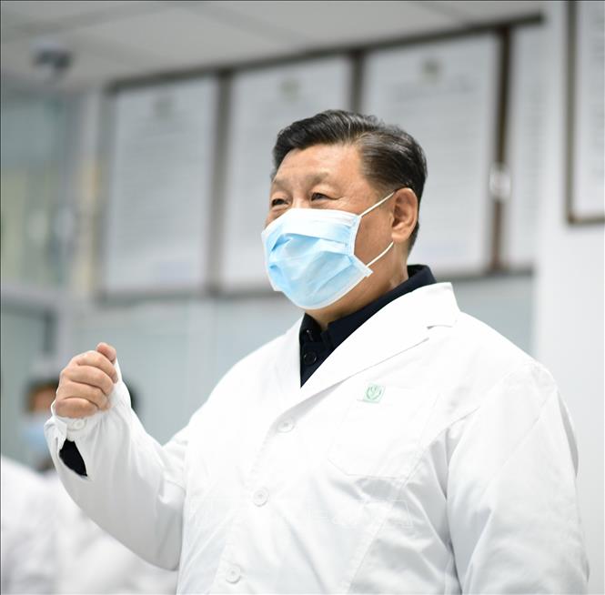 Chủ tịch Trung Quốc Tập Cận Bình phát biểu khi tới kiểm tra một trung tâm phòng và kiểm soát bệnh dịch ở Bắc Kinh, Trung Quốc, ngày 10/2/2020. Ảnh: THX/TTXVN