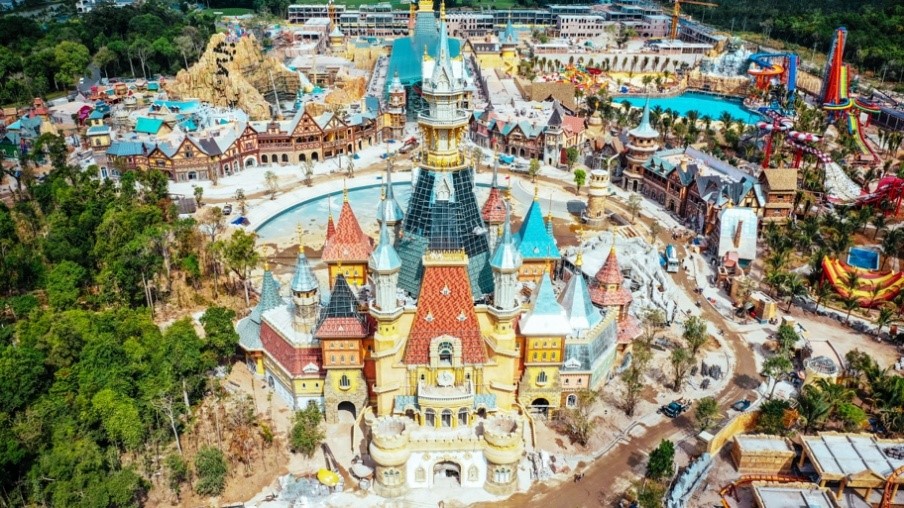 VinWonders sẽ được xây dựng theo mô hình chuỗi Công viên chủ đề (Theme Park) trên toàn quốc với quy mô và tầm sánh vai với các quần thể giải trí lớn tại Hongkong, Singapore, Nhật Bản...