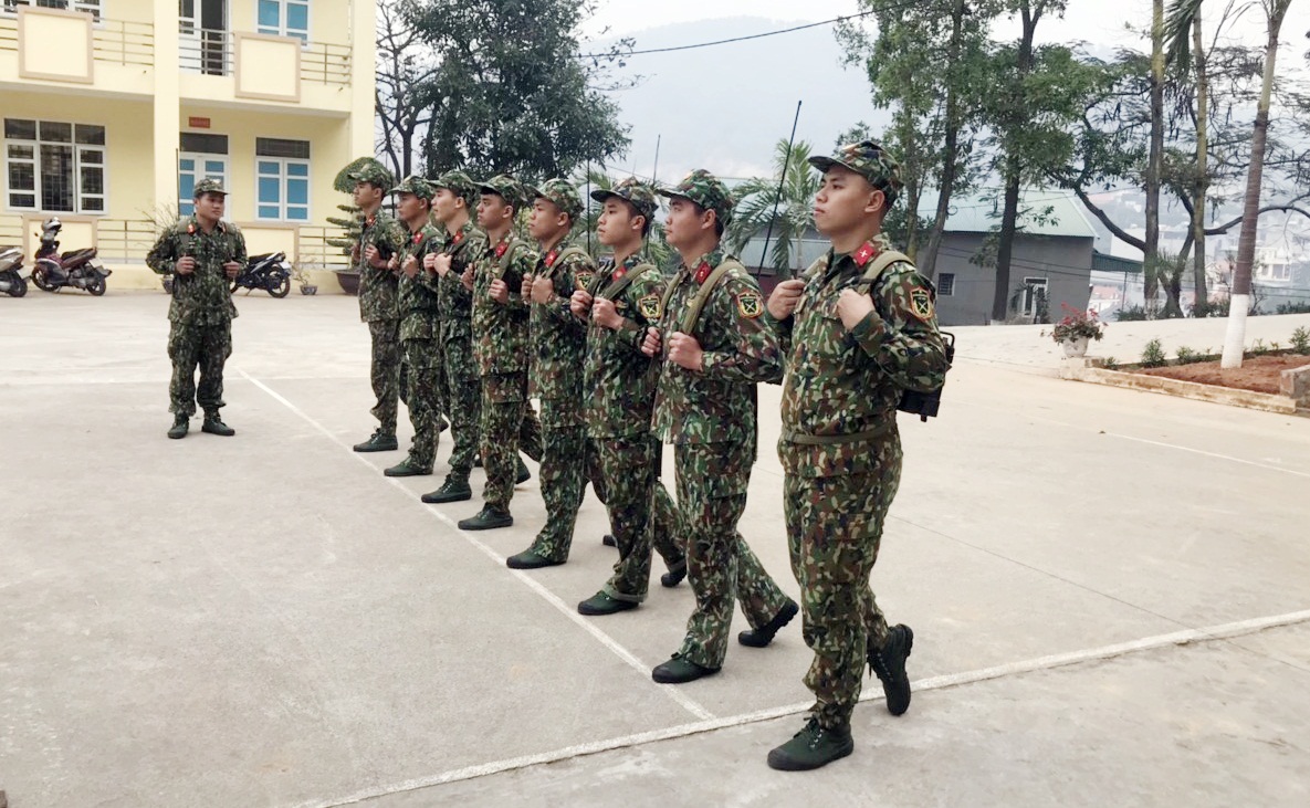 Cán bộ chiến sĩ Đại đội Thông tin (Bộ CHQS tỉnh) luyện tập điều lệnh đội ngũ tham gia lễ ra quân huấn luyện năm 2020. 