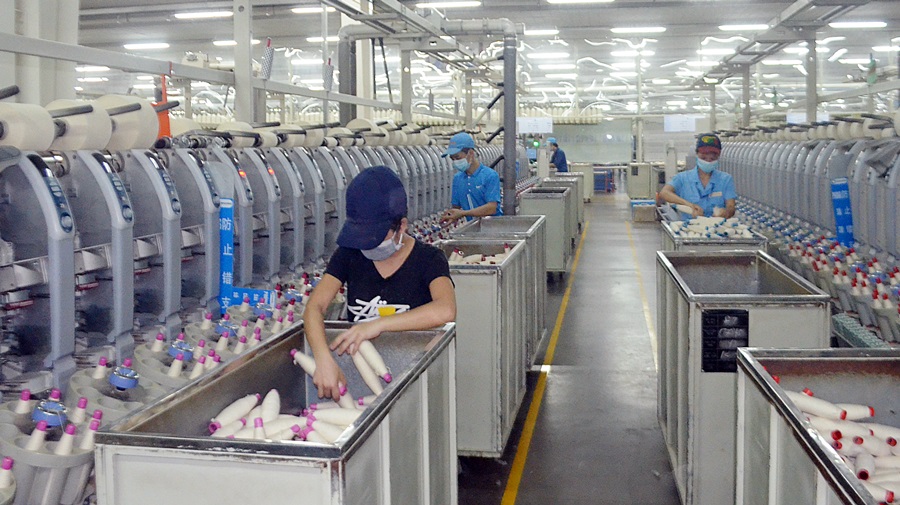 Phân xưởng sản xuất sợi tại Công ty TNHH KHKT Texhong Ngân Long (KCN Hải Yên, TP Móng Cái).