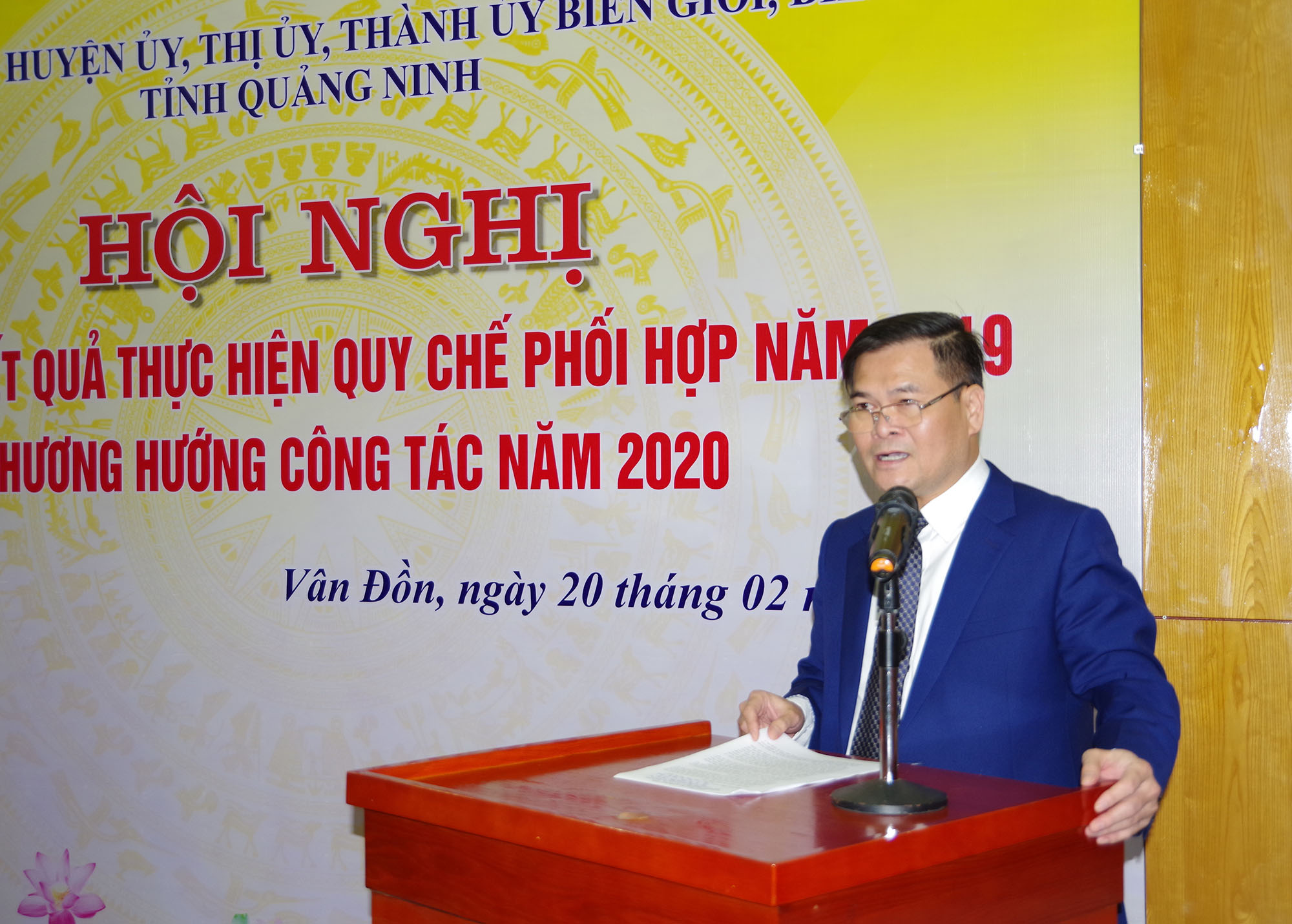 Đồng chí Bùi Văn Khắng, PCT UBND tỉnh phát biểu tại hội nghị. 