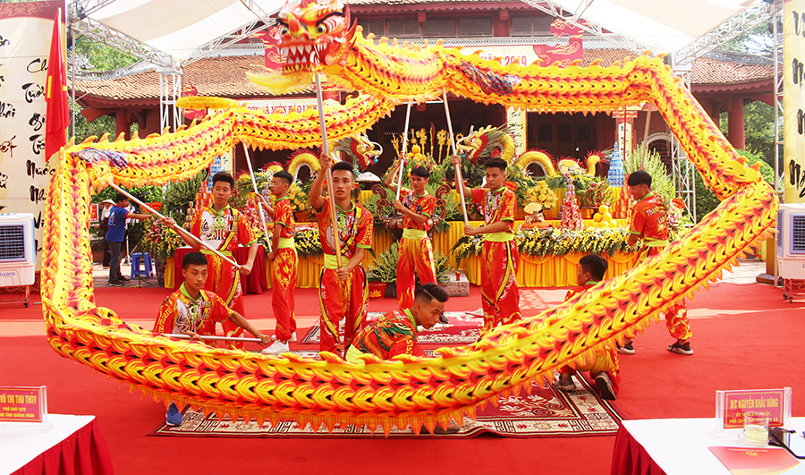 Màn múa rồng tại lễ hội đền An Sinh