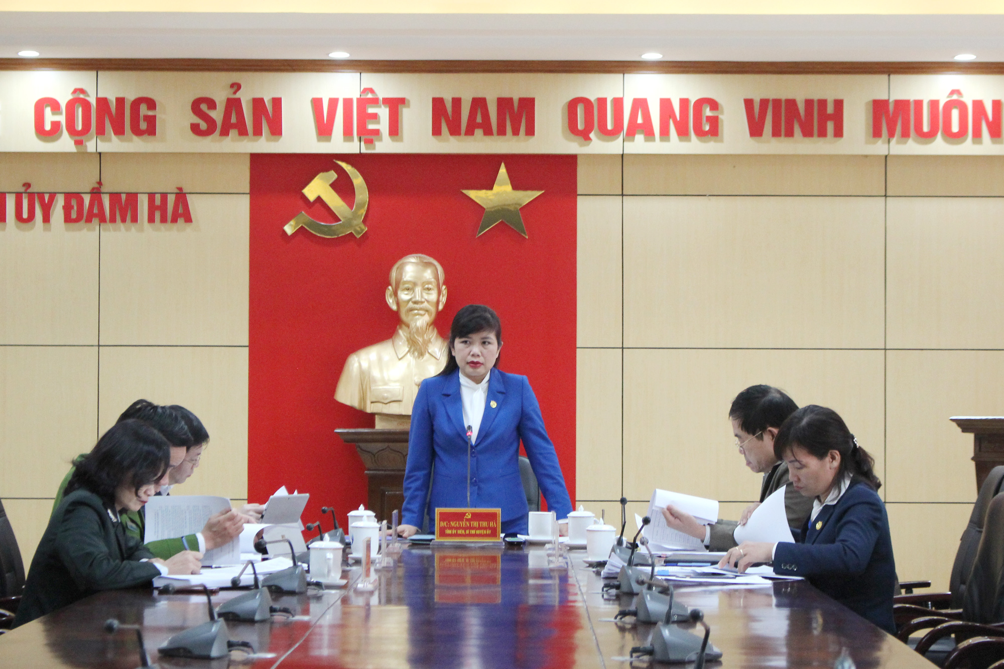 Đồng chí Nguyễn Thị Thu Hà, Bí thư Huyện ủy, chủ trì họp tiểu ban nhân sự phục vụ Đại hội Đảng bộ huyện nhiệm kỳ 2020-2025.