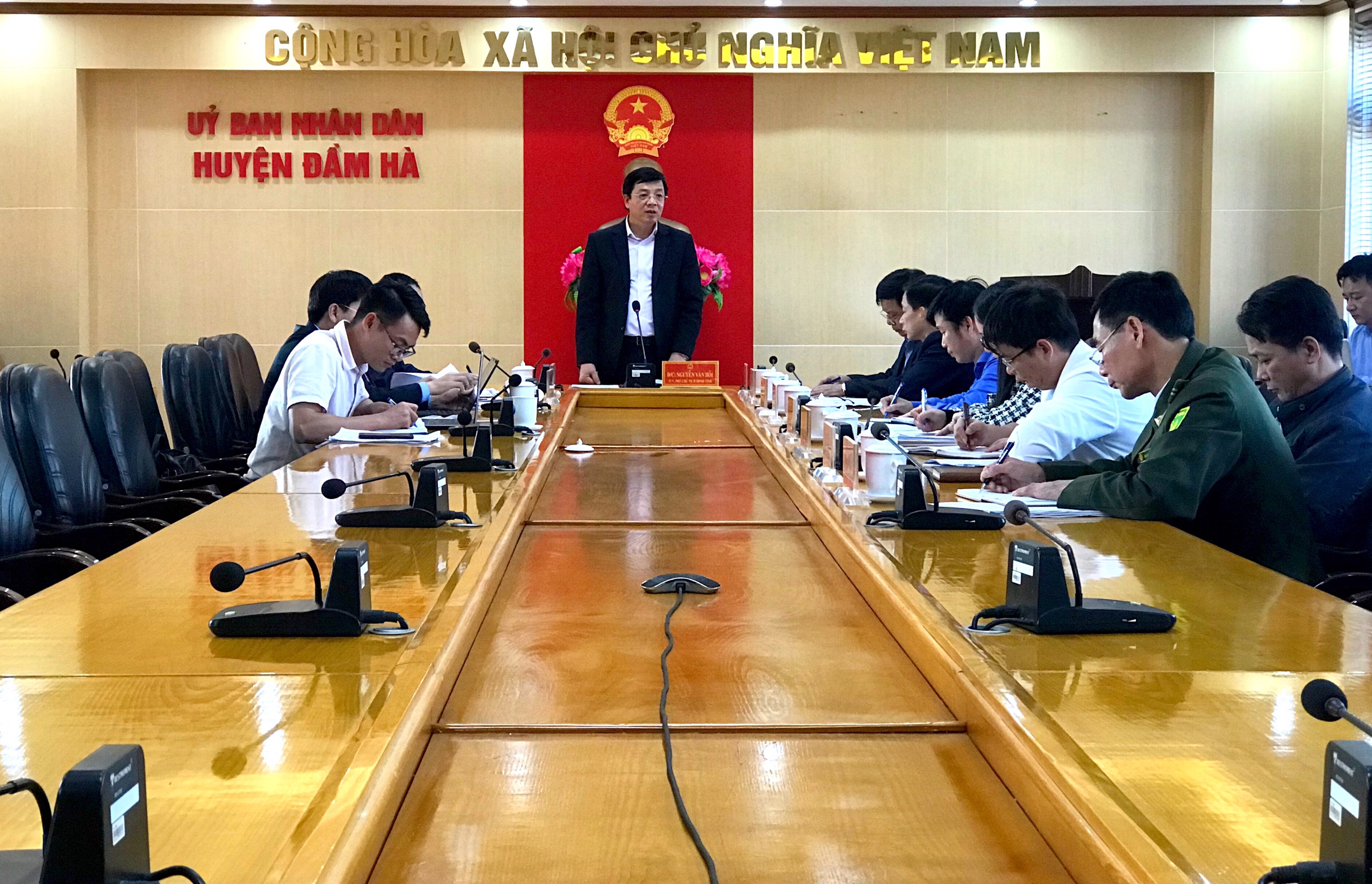 Đồng chí Nguyễn Văn Hồi, Phó Chủ tịch HĐND tỉnh phát biểu làm việc với huyện Hải Hà