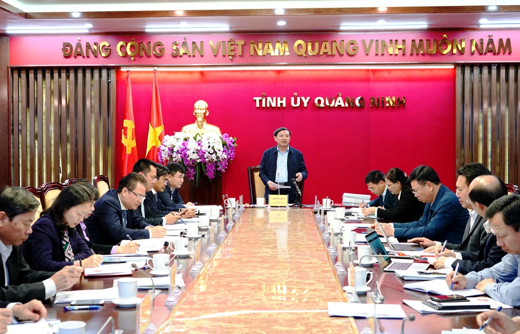 Bí thư Tỉnh ủy Nguyễn Xuân Ký chỉ đạo tại buổi làm việc.