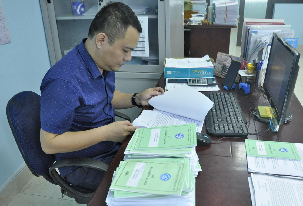 Tiếp nhận làm hồ sơ BHTN cho người lao động tại Trung tâm Dịch vụ việc làm tỉnh.