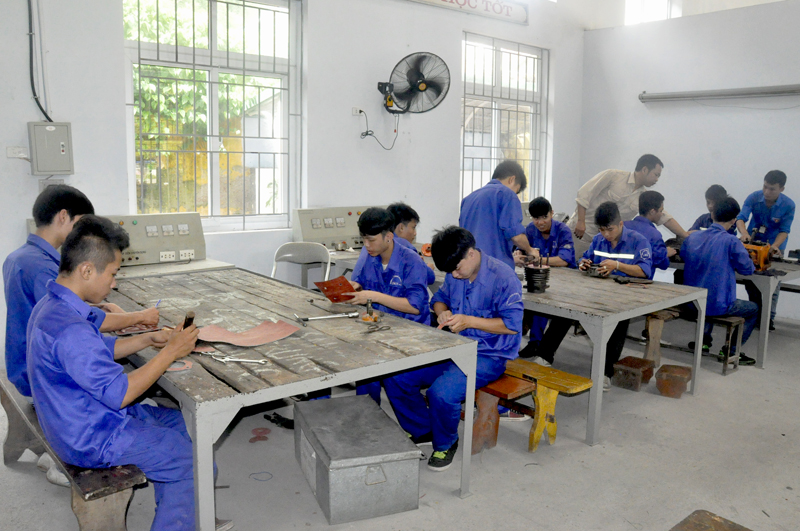 Học sinh học nghề tại Trường Cao đẳng Than - Khoáng sản Việt Nam (phân hiệu Cẩm Phả)