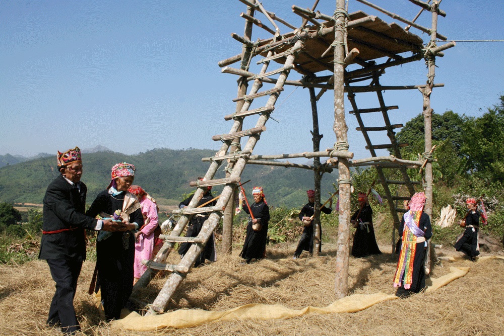 “Going to the sky” ceremony – one of the important performance in the “Then coming-of-age” ritual