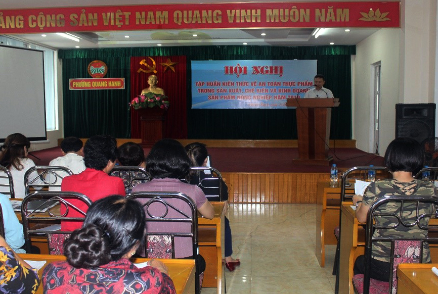 Hội Nông dân phường Quang Hanh tập huấn kiến thức an toàn thực phẩm trong sản xuất, chế biến và kinh doanh sản phẩm nông nghiệp.