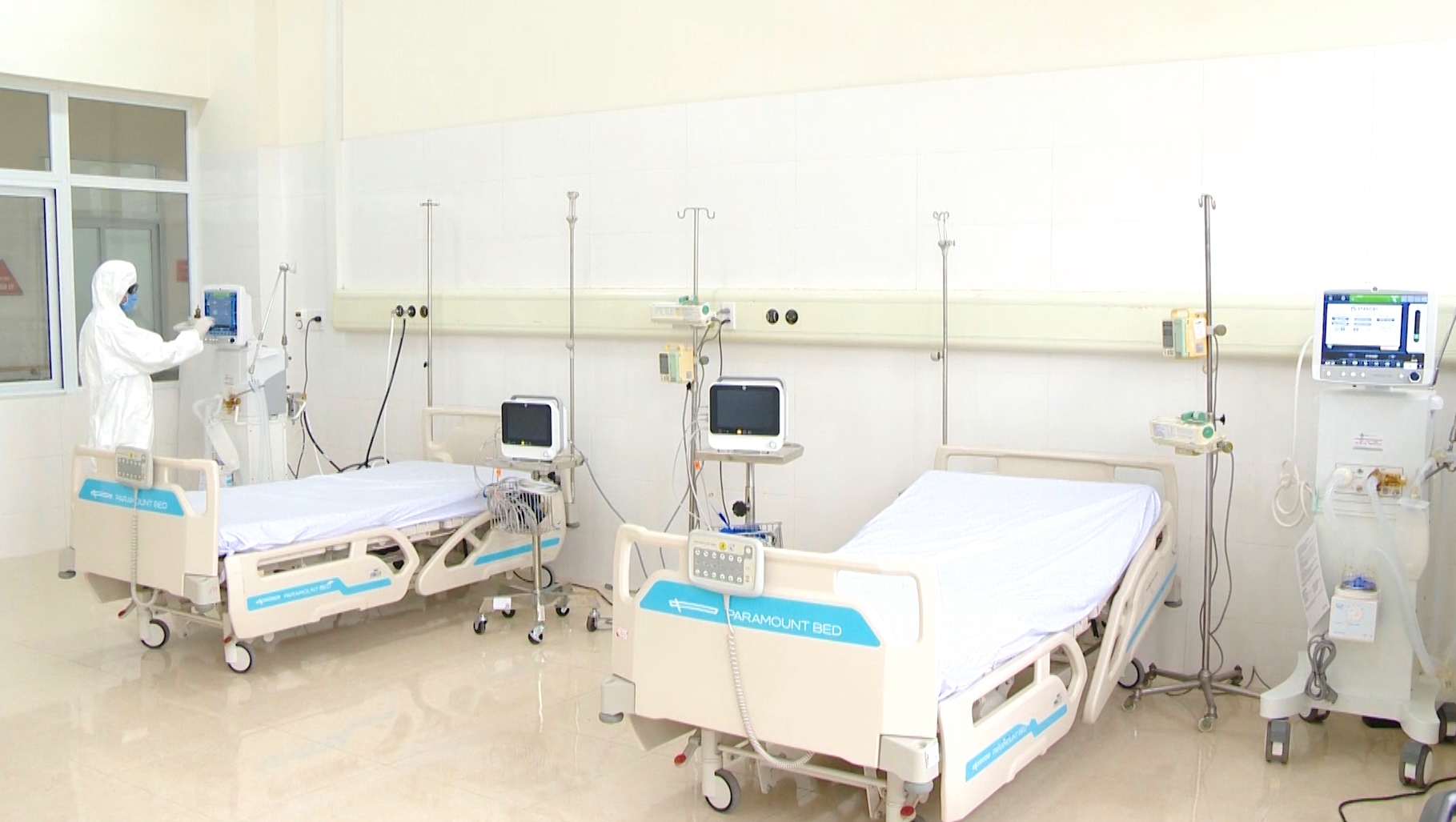 Nhiều thiết bị y tế hiện đại được đầu tư tại Bệnh viện cách ly đặc biệt tại Móng Cái.