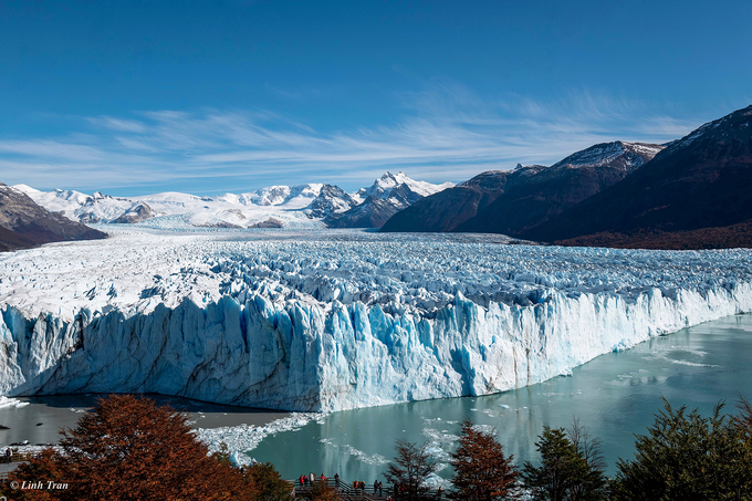 Sông băng Perito Moreno là nơi thu hút du khách bởi khung cảnh ngoạn mục và hiện tượng tan vỡ tự nhiên của các khối băng khổng lồ.