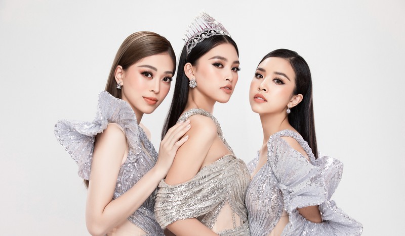 Quay ngược về thời điểm 2 năm trước vào đêm chung kết cuộc thi Hoa hậu Việt Nam 2018, Tiểu Vy cùng Phương Nga và Thuý An đã giành các ngôi vị cao nhất của cuộc thi.