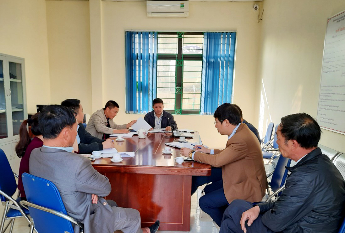 Cơ quan Kiểm tra - Thanh tra huyện Cô Tô làm việc với xã Thanh Lân về công tác quản lý đất đai.