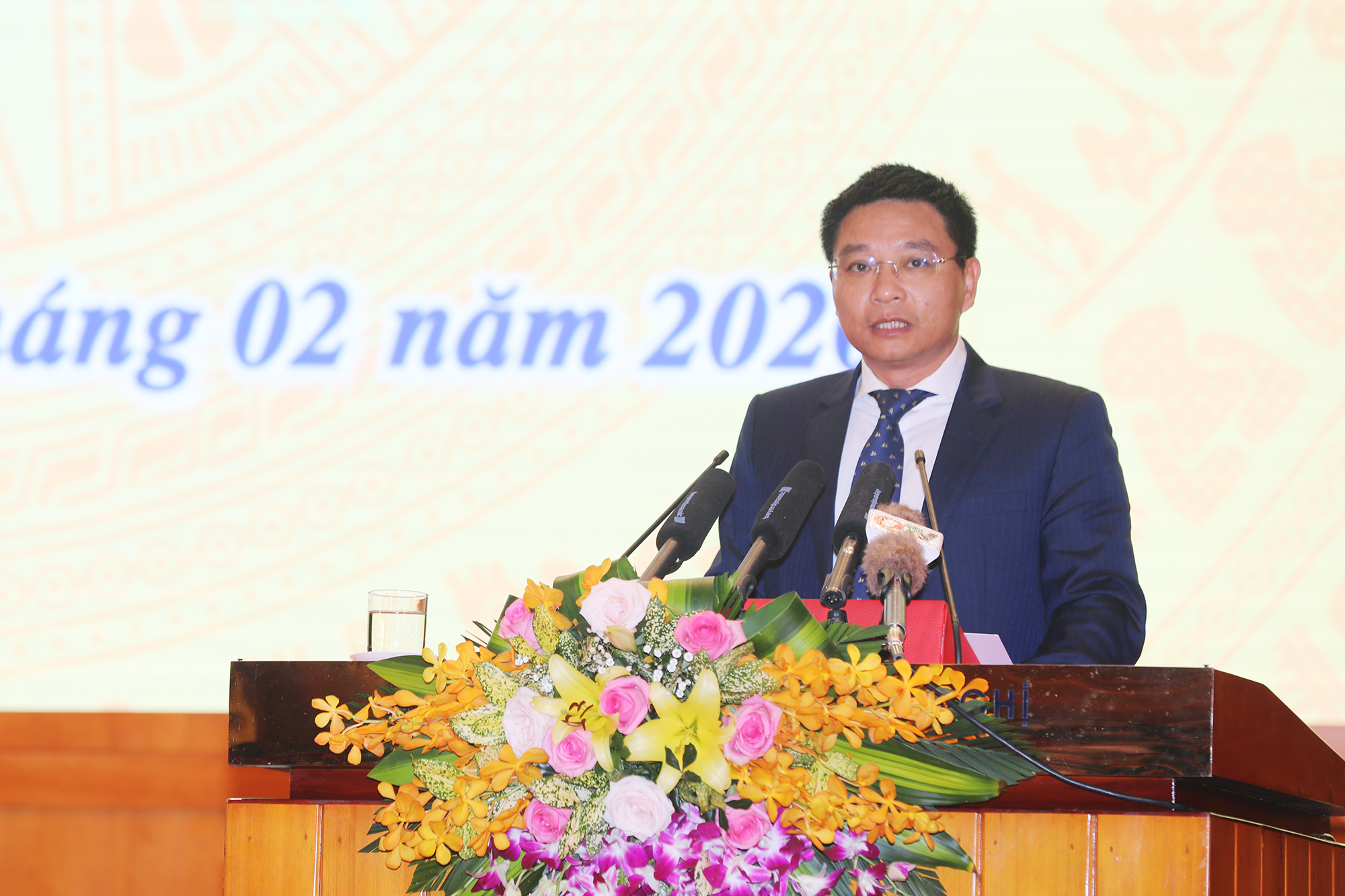 Đồng chí Nguyễn Văn Thắng, Chủ tịch UBND tỉnh phát biểu tại hội nghị