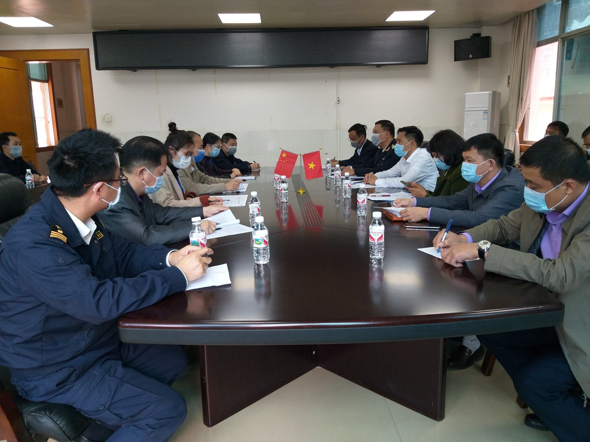 Hội đàm giữa UBND huyện Bình Liêu, Quảng Ninh và chính quyền nhân dân Khu Phòng Thành (Trung Quốc) tìm giải pháp hỗ trợ tạo thuận lợi hoạt động XN
