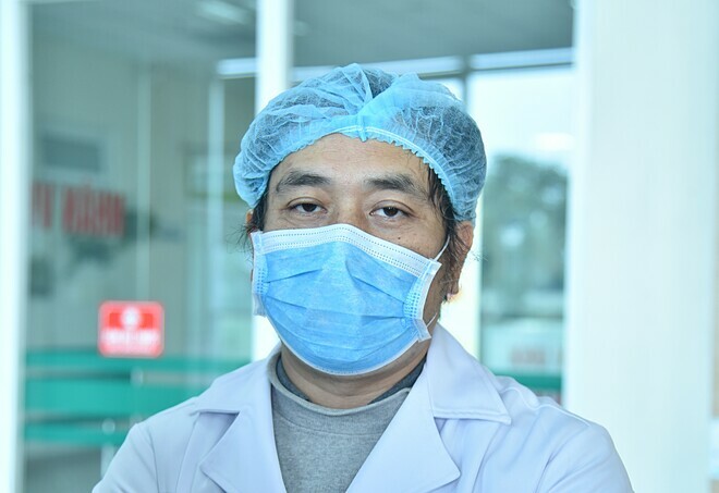 Bác sĩ Nguyễn Trung Cấp, Trưởng Khoa cấp cứu, Bệnh viện Bệnh Nhiệt đới Trung ương. Ảnh: Lê Hoàng.