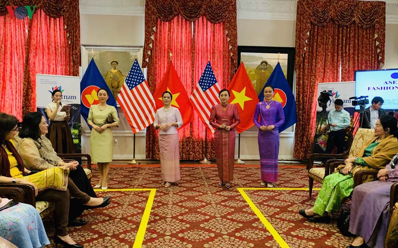 Trình diễn thời trang các nước ASEAN.