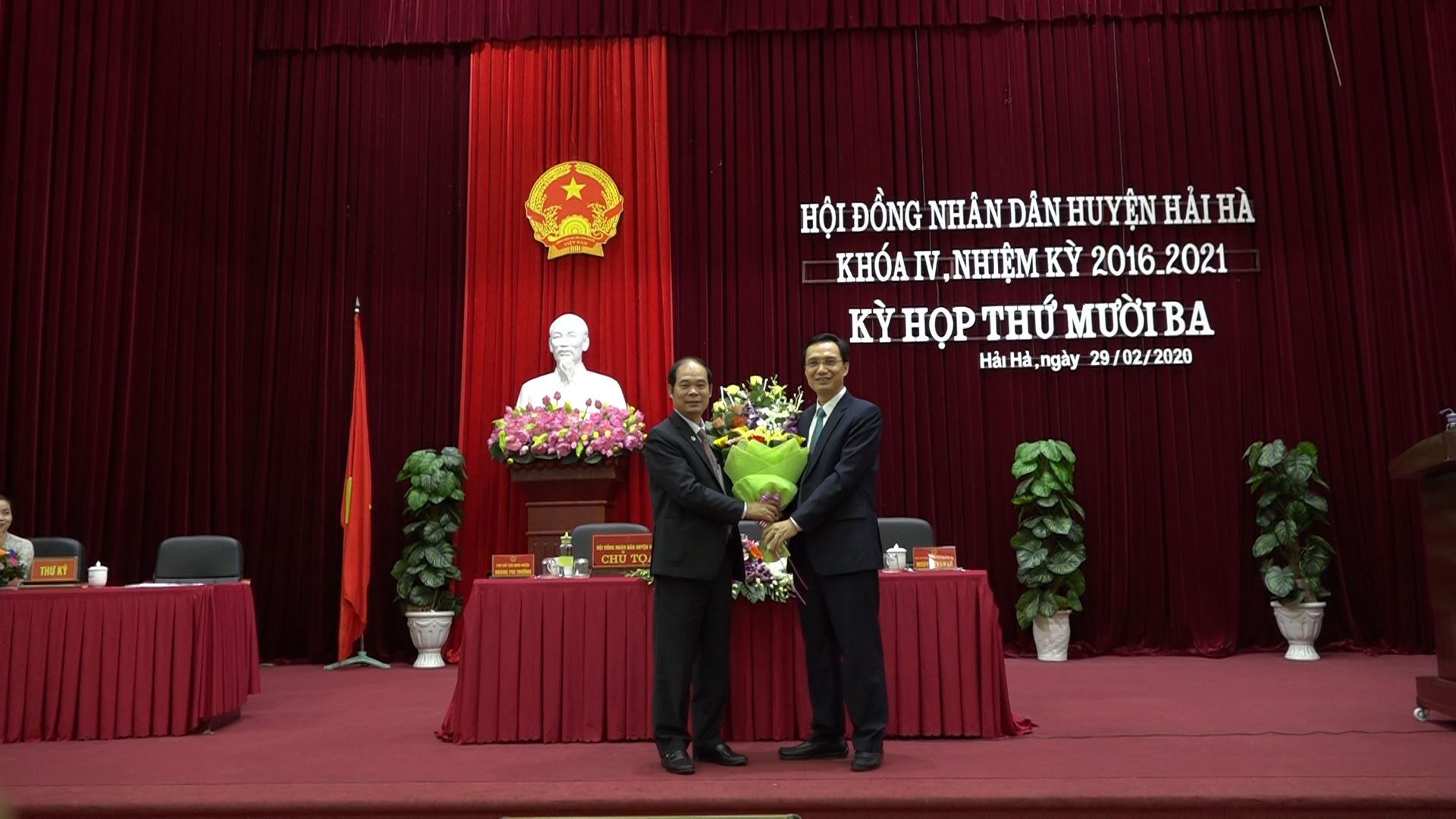 Đồng chí Lưu Văn Thường đã trúng cử chức danh Chủ tịch HĐND huyện Hải Hà khóa IV.