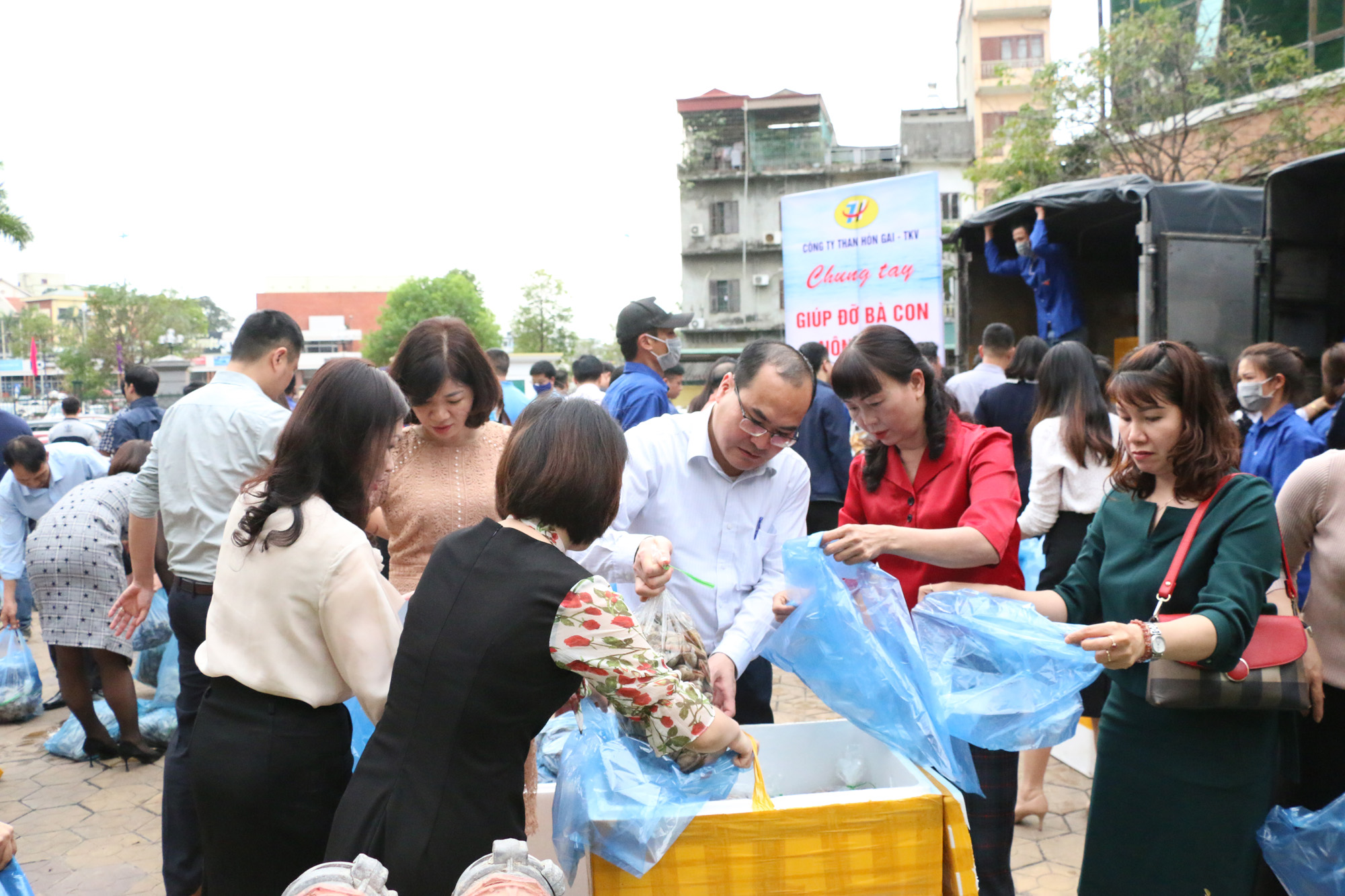 Đồng hành cùng doanh nghiệp tháo gỡ khó khăn cấp bách