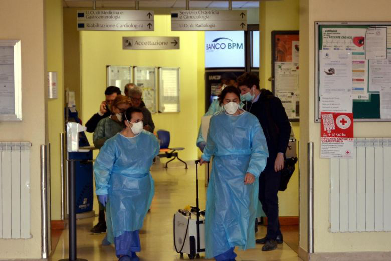 Nhân viên y tế tại Bệnh viện Cộng đồng Codogno ở phía Bắc nước Ý hôm 21-2. Ảnh: EPA-EFE