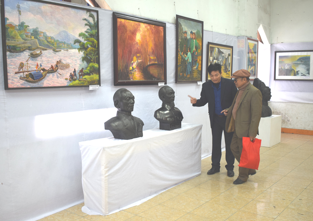 Những tác phẩm điêu khắc và hội họa của tác giả Nguyễn Viết Quang trưng bày tại Triển lãm tranh tượng xuân 2020 tại Cẩm Phả