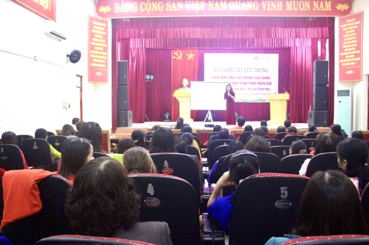 Hội LHPN huyện Vân Đồn tổ chức nhiều hội nghị tuyên truyền các kiến thức về phòng, chống bạo lực gia đình và bình đẳng giới. 