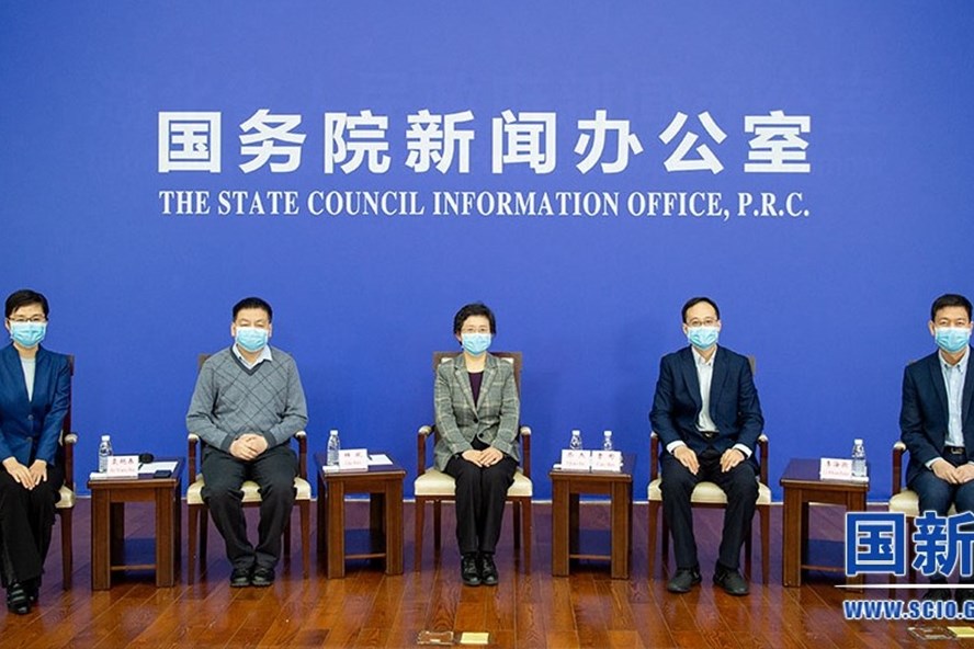 Các chuyên gia Trung Quốc tham gia cuộc họp báo ngày 4.3. Ảnh: SCIO