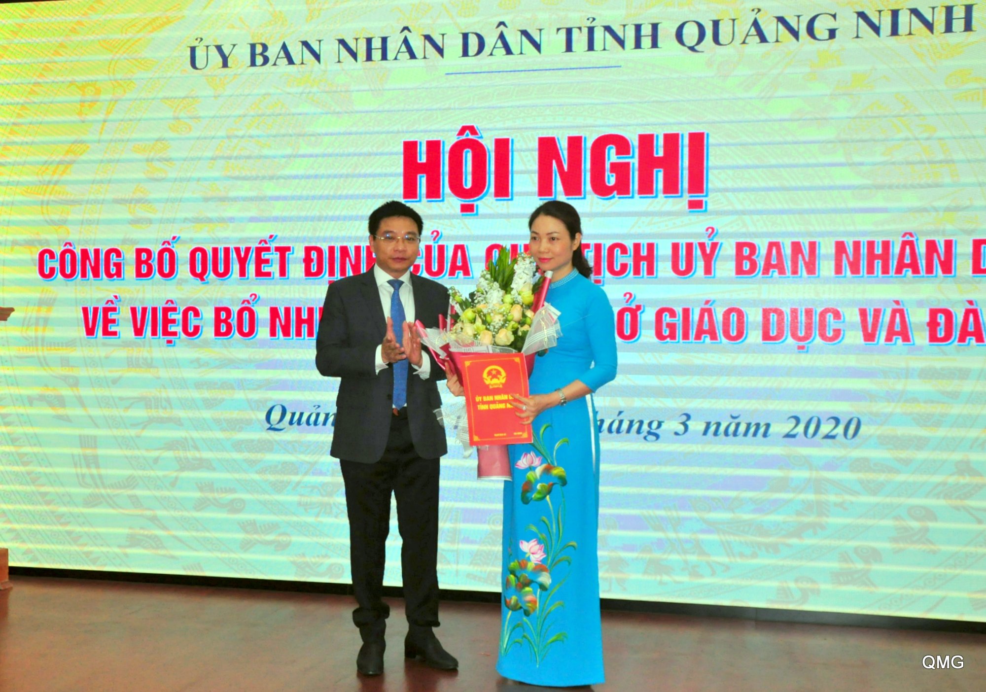 Phó Bí thư Tỉnh ủy, Chủ tịch UBND tỉnh Nguyễn Văn Thắng trao quyết định bổ nhiệm