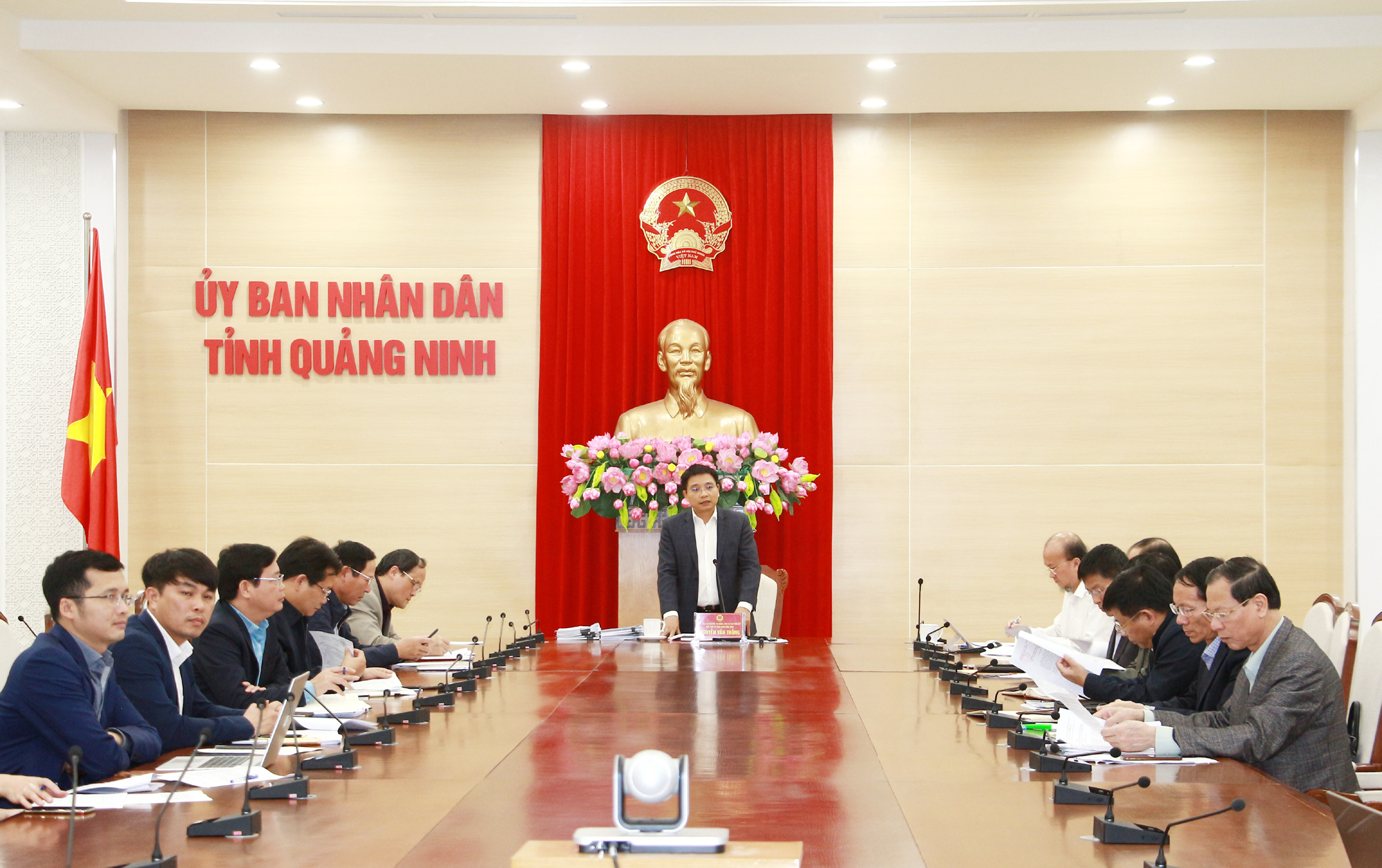 Đồng chí Nguyễn Văn Thắng, Phó Bí thư Tỉnh ủy, Chủ tịch UBND tỉnh, chủ trì cuộc họp.