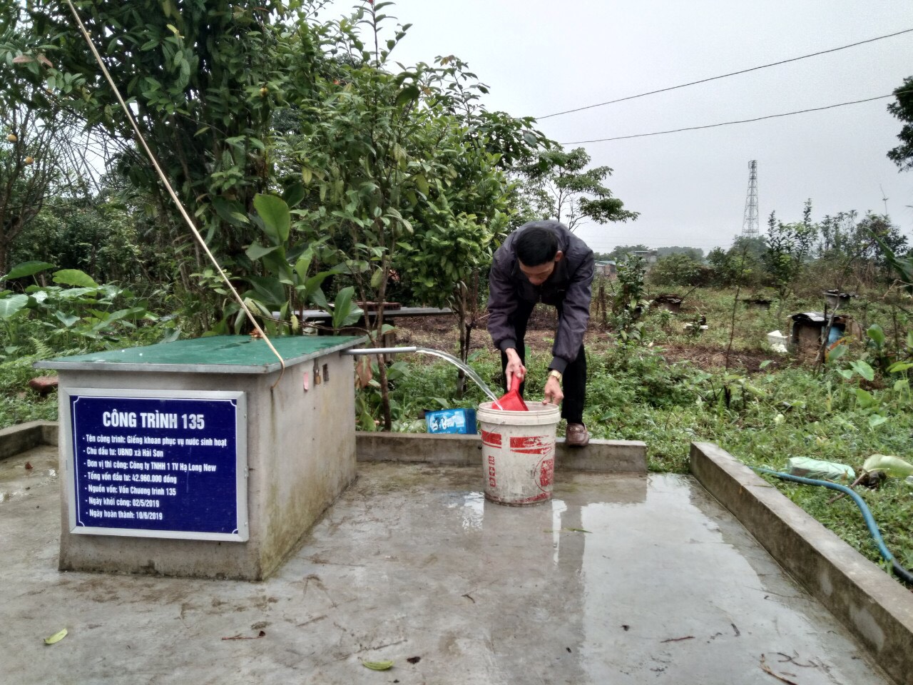 Từ nguồn vốn 135, nhiều hộ dân xã Hải Sơn, được đầu tư giếng khoan đảm bảo sử dụng nước hợp vệ sinh. Giếng khoan hộ gia đình ông Đặng Văn Chung, thôn Pò Hèn. 