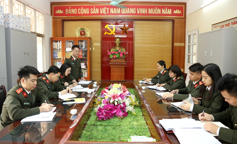 Thượng tá Trần Thế Hùng phát biểu chỉ đạo tại giao ban đội Công tác Đảng và công tác quần chúng