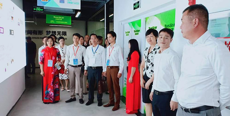 Các doanh nghiệp khởi nghiệp Quảng Ninh xúc tiến thương mại tại Trung Quốc tháng 10/2019. Ảnh CLB đầu tư khởi nghiệp Quảng Ninh