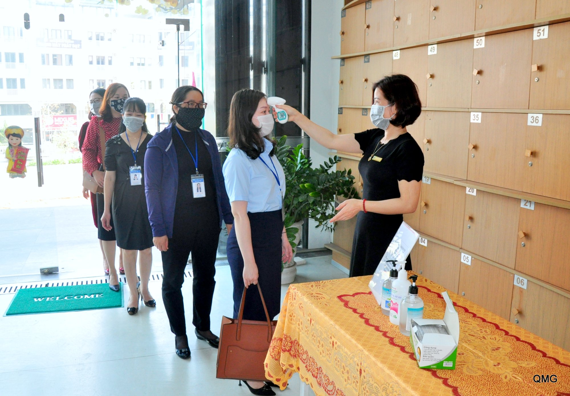 Body temperature checks at Quang Ninh Library