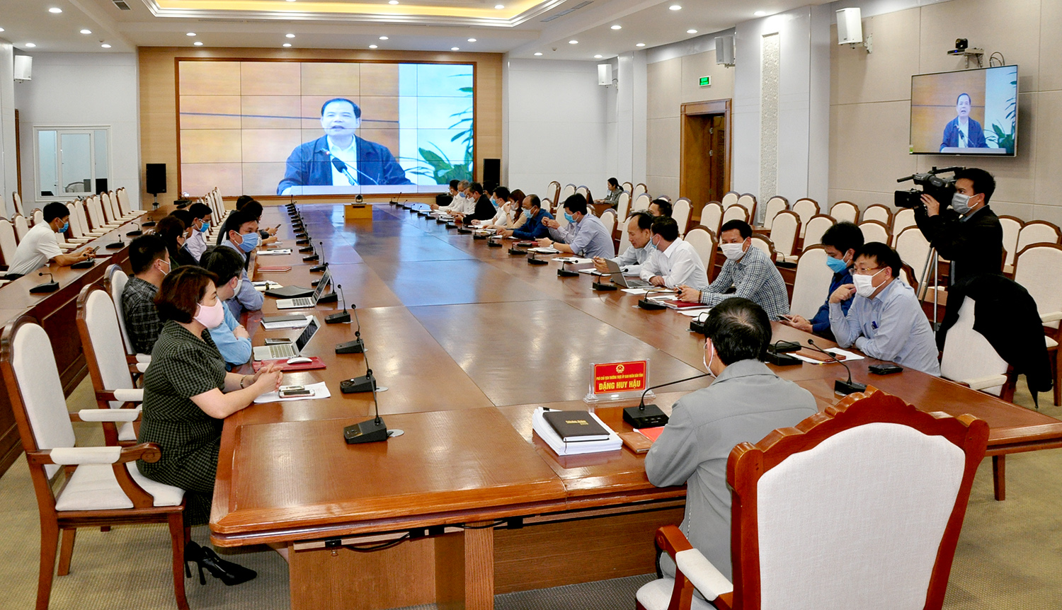 Đồng chí Nguyễn Xuân Cường, Bộ trưởng Bộ NN&PTNT chủ trì hội nghị.