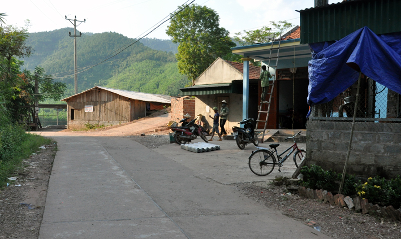 Các trục đường chính tại xã Hà Lâu (Tiên Yên) đều được cứng hoá đáp ứng tốt nhu cầu phát triển kinh tế - xã hội ở địa phương