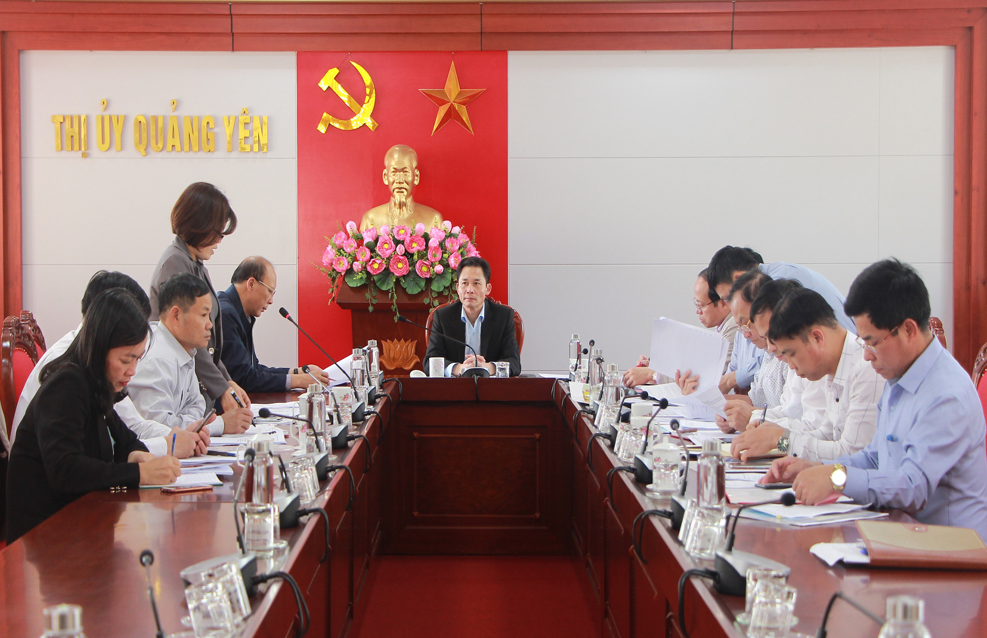 Thường trực Thị ủy Quảng Yên nghe công tác chuẩn bị đại hội điểm cấp cơ sở.