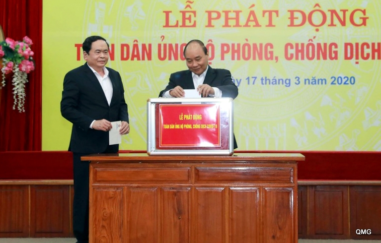 Thủ tướng Nguyễn Xuân Phúc và Chủ tịch UB Trung ương MTTQ Việt Nam Trần Thanh Mẫn ủng hộ phòng, chống