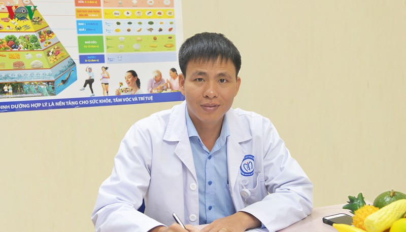 Bác sĩ Nguyễn Trọng Hưng, Trưởng khoa Khám Tư vấn Dinh dưỡng người lớn, Viện Dinh Dưỡng Quốc Gia.