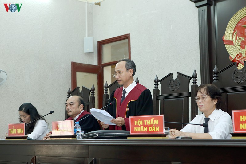  Hội đồng xét xử nhận định hành vi của các bị cáo là nguy hiểm cho xã hội, xâm phạm đến chế độ chính trị của nước Cộng hòa xã hội chủ nghĩa Việt Nam.