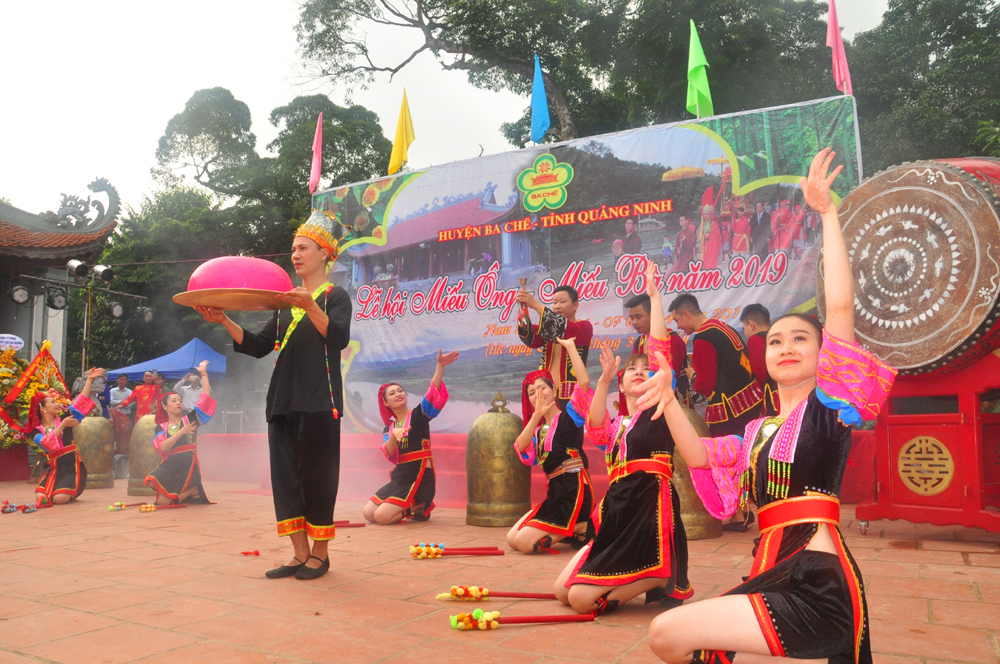 Màn múa lễ cấp sắc mang đậm bản sắc văn hóa các dân tộc huyện Ba Chẽ tại lễ hội Miếu Ông - Miếu Bà năm 2019..