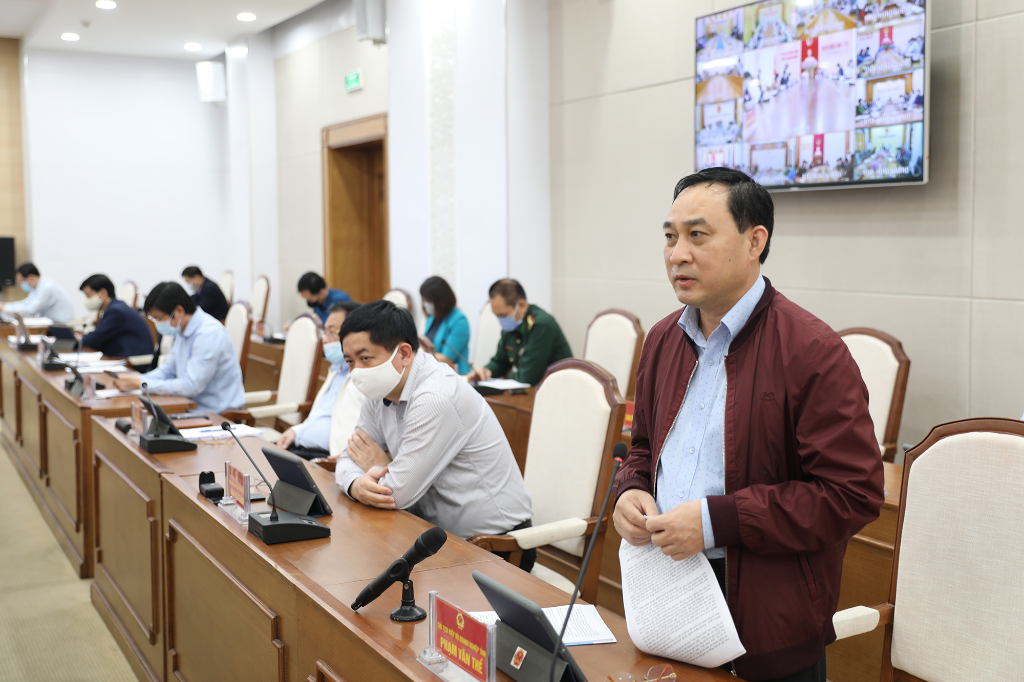 Đại diện doanh nghiệp trên địa bàn tỉnh phát biểu ý kiến trong cuộc họp thường kỳ tháng 3/2020 của UBND tỉnh Quảng Ninh.