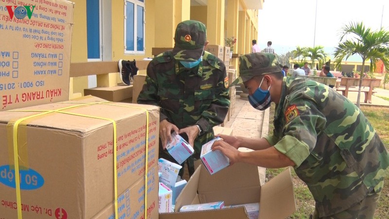  Lực lượng chức năng tỉnh Quảng Trị liên tục bắt các vụ buôn lậu khẩu trang từ Việt Nam sang Lào tiêu thụ.