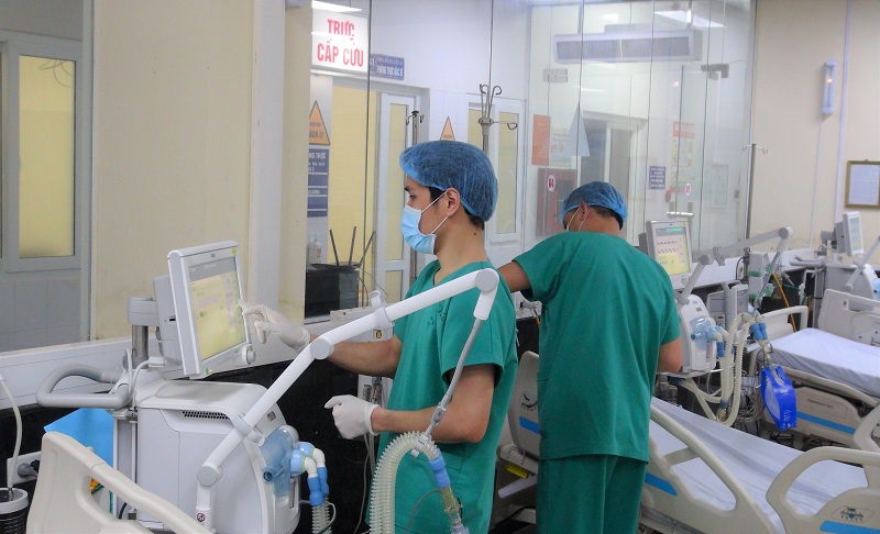 Các y, bác sĩ làm việc tại Bệnh viện số 2 tỉnh Quảng Ninh